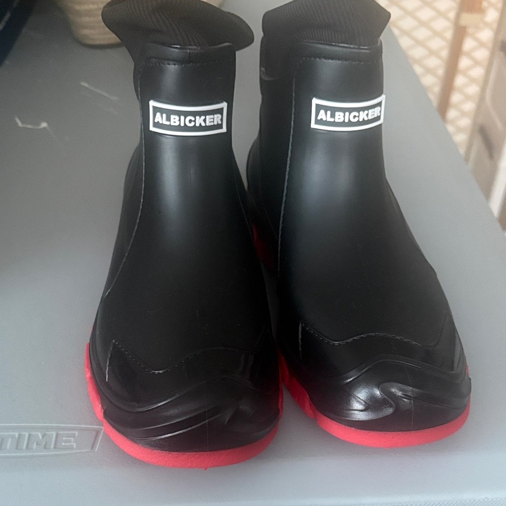 Albicker Black and Red winter Boots
